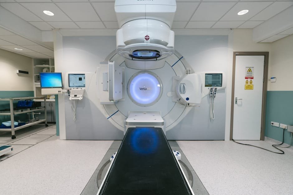 Clínica de radioterapia com equipamento de tratamento oncológico