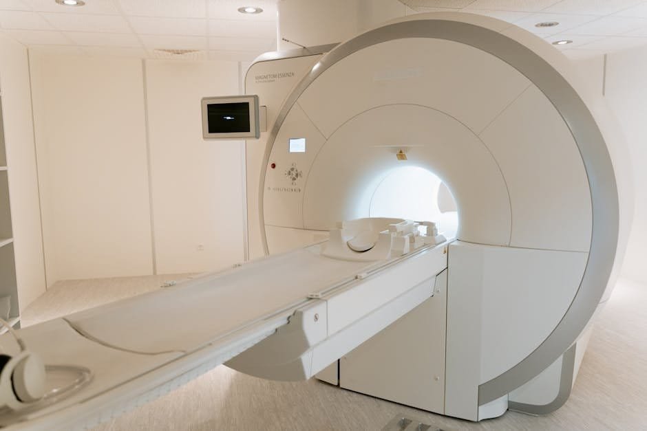 Equipamento de ressonância magnética cardíaca em sala hospitalar